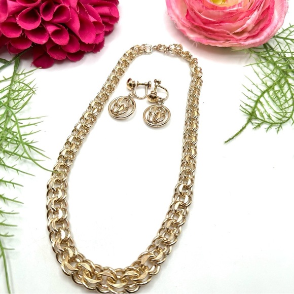 VINTAGE⚜️12K Gold Filled Chain Detail Clip Earrings - Picture 7 of 8